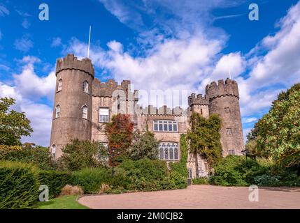 Le château de Malahide qui se trouve dans le parc régional public près du village de Malahide, à 14 km au nord du centre de Dublin en Irlande. Banque D'Images