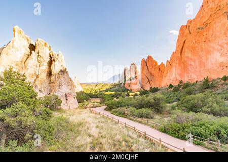 Magnifiques formations rocheuses dans le parc Garden of the Gods à Colorado Springs, Colorado Banque D'Images