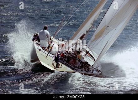 AJAXNETPHOTO. 9TH DÉC. 1986. FREMANTLE, AUSTRALIE OCCIDENTALE - COUPE DE L'AMÉRIQUE - PROCÈS D'ÉLIMINATION DES DÉFENSEURS ; KOOKABURRA III PHOTO: AJAX PHOTO DE NOUVELLES REF: 1321091 131 Banque D'Images