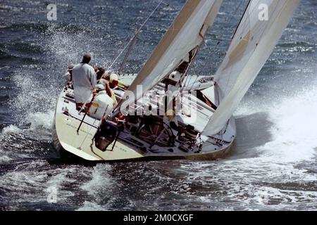 AJAXNETPHOTO. 9TH DÉC. 1986. FREMANTLE, AUSTRALIE OCCIDENTALE - COUPE DE L'AMÉRIQUE - PROCÈS D'ÉLIMINATION DES DÉFENSEURS ; KOOKABURRA III PHOTO: AJAX PHOTO DE NOUVELLES REF: 1321091 132 Banque D'Images