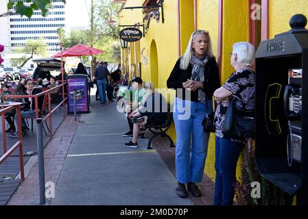 Un téléphone payant hors de l'El Charro Cafe, le plus ancien restaurant mexicain des États-Unis, populaire auprès des habitants et des touristes, Tucson, Arizona Banque D'Images