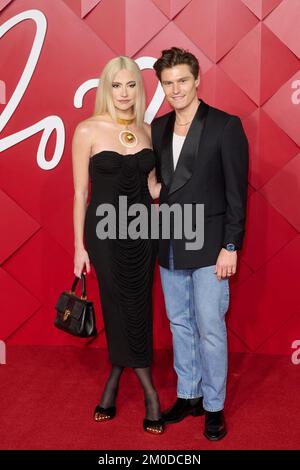 Londres, Royaume-Uni . 5 décembre 2022 . Pixie Lott, Oliver Cheshire photographié aux Fashion Awards 2022 qui se tiennent au Royal Albert Hall. Crédit : Alan D West/Alay Live News Banque D'Images
