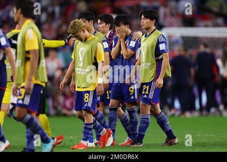 Al Wakrah, Qatar. 5th décembre 2022. (De gauche à droite) Ao Tanaka, Kaoru Mitoma, Ayase Ueda (JPN) football : coupe du monde de la FIFA Qatar 2022 tour de 16 match entre le Japon 1-1(PK1-3) Croatie au stade Al Janoub à Al Wakrah, Qatar . Crédit: Naoki Morita/AFLO SPORT/Alay Live News Banque D'Images