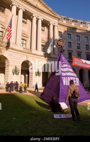 Bureau des opérations et services multimédia - manifestants - s'engager à mettre fin à l'extraction minière du charbon en montagne , Agence de protection de l'environnement Banque D'Images
