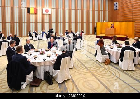 Tokyo, Japon. 6th décembre 2022. AJA Rabib, Ministre des Affaires étrangères, du Commerce européen et du Commerce extérieur, Et institutions culturelles fédérales, prononce un discours lors d'un déjeuner de travail avec la princesse Astrid de Belgique et une table ronde de haut niveau avec la délégation belge et des représentants des mondes politique et des affaires au Keidanren (Fédération japonaise des entreprises) sur 6 décembre 2022, à Tokyo, au Japon. (Image de crédit: © POOL via ZUMA Press Wire) Banque D'Images