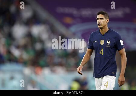 doha, Qatar, 06/12/2022, DOHA - Raphaël Varane de France pendant la coupe du monde de la FIFA Qatar 2022 ronde de 16 match entre la France et la Pologne au stade Al Thumama sur 4 décembre 2022 à Doha, Qatar. AP | hauteur néerlandaise | MAURICE DE PIERRE Banque D'Images