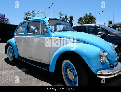 Une voiture classique de coléoptère VW à Lisbonne, Portugal. Banque D'Images