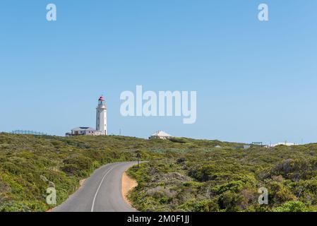 Gansbaai, Afrique du Sud - 20 septembre 2022: Phare de la pointe de danger près de Gansbaai dans la province du Cap occidental Banque D'Images