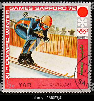 MOSCOU, RUSSIE - 29 OCTOBRE 2022 : timbre-poste imprimé au Yémen montre le ski alpin, Jeux Olympiques d'hiver 1972 - série Sapporo, vers 1971 Banque D'Images