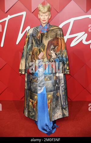 Londres, Royaume-Uni, 05/12/2022, Tilda Swinton assiste aux British Fashion Awards 2022 qui se tiennent au Royal Albert Hall, 5 décembre 2022, à Londres, Royaume-Uni. Photo par Marco Piovanotto/IPA Banque D'Images