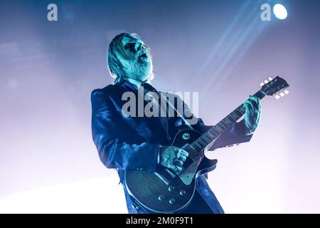 Oslo, Norvège. 03rd, décembre 2022. Le groupe de rock norvégien Madrugada donne un concert à Oslo Spektrum à Oslo. Ici, le guitariste Cato Thomassen est vu en direct sur scène. (Crédit photo: Gonzales photo - Terje Dokken). Banque D'Images