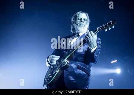 Oslo, Norvège. 03rd, décembre 2022. Le groupe de rock norvégien Madrugada donne un concert à Oslo Spektrum à Oslo. Ici, le guitariste Cato Thomassen est vu en direct sur scène. (Crédit photo: Gonzales photo - Terje Dokken). Banque D'Images