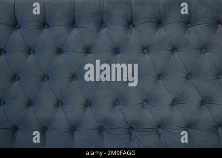 Tissu doux à carreaux Blue capitone avec fond décoratif et boutons. Style Chesterfield rétro classique, luxueux tissus d'ameublement à texture boutonnée pour meubles, mur, canapé-lit ou canapé Banque D'Images