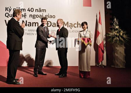 L'ouverture officielle de la célébration du 40th anniversaire des relations diplomatiques entre le Danemark et le Vietnam. Le prince héritier Frederik a remis la Médaille d'honneur du prince Consort Henrik à l'hôtel Melia à Hanoi. PHOTOGRAPHE PETER MYDSKE / POLFOTO Banque D'Images