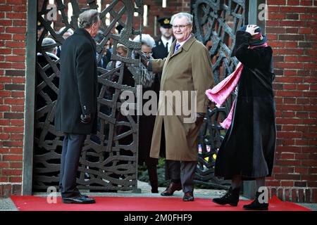 La famille royale danoise s'est rendue en train à Roskilde afin de déposer des couronnes au monument du roi Frederik 9th et de la reine Ingrid à Roskilde, en liaison avec le Jubilé d'argent de la reine Margrethe. PHOTOGRAPHE MARTIN LEHMANN / POLFOTO Banque D'Images