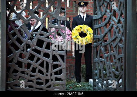 La famille royale danoise s'est rendue en train à Roskilde afin de déposer des couronnes au monument du roi Frederik 9th et de la reine Ingrid à Roskilde, en liaison avec le Jubilé d'argent de la reine Margrethe. PHOTOGRAPHE MARTIN LEHMANN / POLFOTO Banque D'Images