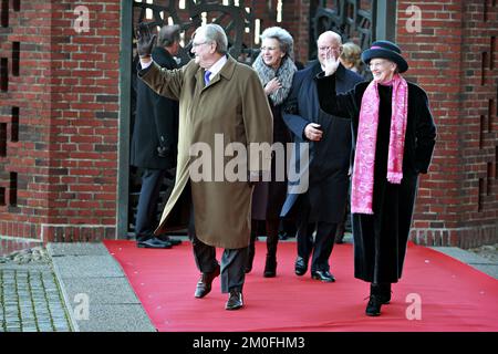 La famille royale danoise s'est rendue en train à Roskilde afin de déposer des couronnes au monument du roi Frederik 9th et de la reine Ingrid à Roskilde, en liaison avec le Jubilé d'argent de la reine Margrethe. PHOTOGRAPHE MARTIN LEHMANN / POLFOTO Banque D'Images