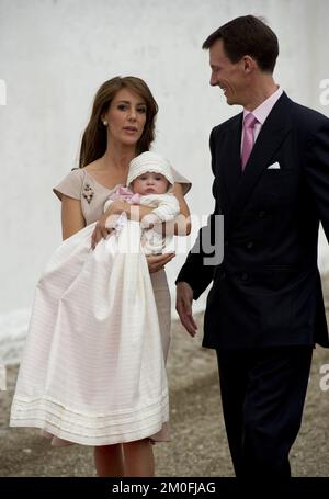 Le prince Joachim et la princesse Marie arrivent pour la cérémonie de baptême et de dénomination de la princesse Athena dans l'église de Mogeltonder, au Danemark. Banque D'Images