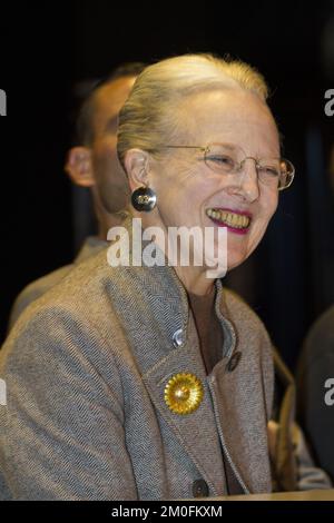 La reine Margrethe et le directeur du ballet Tivoli Peter Bo Bendixen lors de la présentation de la nouvelle production du casse-noisette. Le ballet est réalisé par Peter Bo Bendixen, avec des costumes et un décor de la reine Margrethe. (Lars E. Andreasen /POLFOTO) Banque D'Images