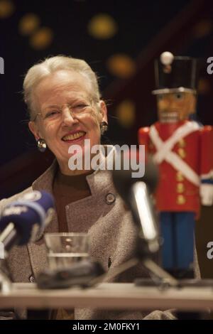 La reine Margrethe et le directeur du ballet Tivoli Peter Bo Bendixen lors de la présentation de la nouvelle production du casse-noisette. Le ballet est réalisé par Peter Bo Bendixen, avec des costumes et un décor de la reine Margrethe. (Ditte Valente/POLFOTO) Banque D'Images