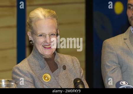 La reine Margrethe et le directeur du ballet Tivoli Peter Bo Bendixen lors de la présentation de la nouvelle production du casse-noisette. Le ballet est réalisé par Peter Bo Bendixen, avec des costumes et un décor de la reine Margrethe. (Lars E. Andreasen /POLFOTO) Banque D'Images