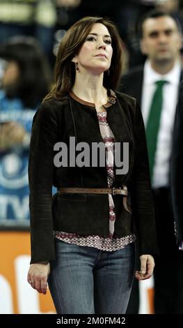 La princesse danoise Mary participe au match final des Championnats du monde de handball entre l'Espagne et le Danemark au Palau Sant Jordi à Barcelone, en Espagne, le dimanche 27 janvier 2013. (Dresling/POLFOTO Jens) Banque D'Images