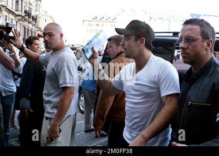 Copenhague, Danemark. Robbie Williams arrivée à Copenhague à l'Hôtel D'Angleterre. RW jouera dans 'Parken' . Le concert est complet et 45 000 fans se préparent pour la fête. Banque D'Images