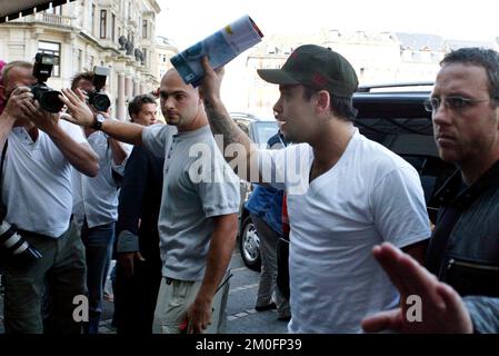 Copenhague, Danemark. Robbie Williams arrivée à Copenhague à l'Hôtel D'Angleterre. RW jouera dans 'Parken' . Le concert est complet et 45 000 fans se préparent pour la fête. Banque D'Images