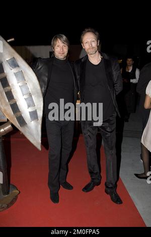 L'acteur danois Mads Mikkelsen (à gauche) et son frère Lars Mikklesen aux Zulu Awards. Banque D'Images