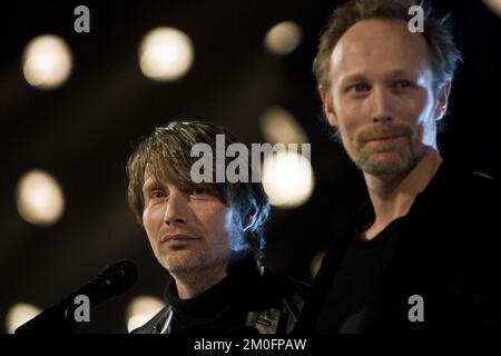 L'acteur danois Mads Mikkelsen (à gauche) et son frère Lars Mikklesen aux Zulu Awards. Banque D'Images