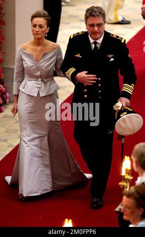 Le prince héritier Philippe de Belgique et les princes de la Couronne Mathilde arrivent au mariage du prince héritier danois et de Mlle Mary Elizabeth Donaldson dans la cathédrale de Copenhague, l'église de notre-Dame. Banque D'Images