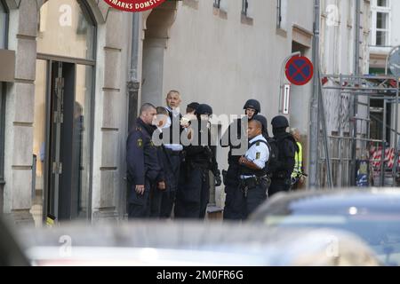 Un homme est frappé par des coups de feu près de la place de l'hôtel de ville de Copenhague, a déclaré la police de Copenhague. - Nous avons arrêté un contrevenant présumé, explique le directeur central des renseignements Henrik Vedel Ritzau. Le gestionnaire de l'exploration ne connaît toujours pas l'état de la victime. Ritzau. (Finn Frandsen / POLFOTO) webpix non traité Banque D'Images