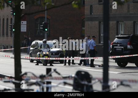 Un homme est frappé par des coups de feu près de la place de l'hôtel de ville de Copenhague, a déclaré la police de Copenhague. - Nous avons arrêté un contrevenant présumé, explique le directeur central des renseignements Henrik Vedel Ritzau. Le gestionnaire de l'exploration ne connaît toujours pas l'état de la victime. Ritzau. (Finn Frandsen / POLFOTO) webpix non traité Banque D'Images