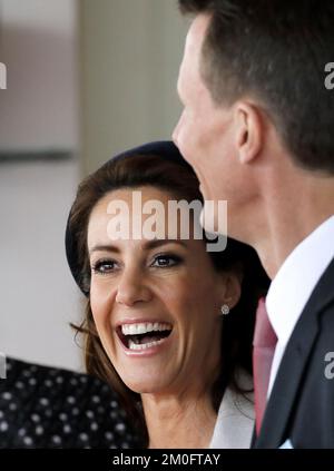 La princesse Marie et le prince Joachim , lorsque le président mexicain Enrique Pena Nieto et Mme Angelica Rivera de Pena sont arrivés mercredi à l'aéroport international de Copenhague à Kastrup . Banque D'Images