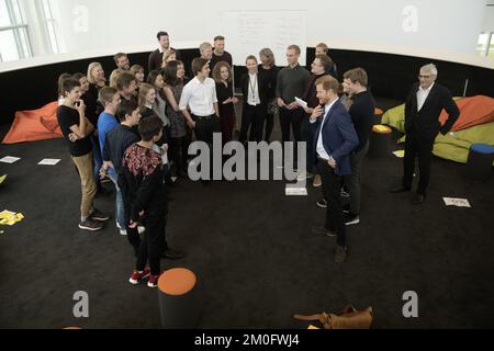 Le prince Harry participe à un atelier qui se concentre sur faire une différence en faisant du bénévolat au lycée Ã˜restad Gymnasium de Copenhague, 26 octobre 2017. Il s'agit de la première visite officielle du Prince Harrys au Danemark et, au cours de son séjour de deux jours, il visitera différents projets de jeunesse. /Ritzau/Peter Hove Olesen Banque D'Images