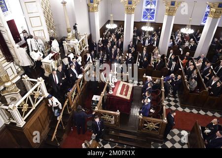 Sur 11 octobre 2018, le président d'Israël, Reuven Rivlin, a visité la synagogue de Copenhague. Cette visite s'inscrit dans le cadre de l'anniversaire de 75th du sauvetage en Suède de plus de 7000 juifs danois du Danemark occupé par les nazis. Étaient également présents le prince héritier de HRH Frederik, le premier ministre Lars Løkke Rasmussen et plusieurs autres chefs de parti, des personnalités culturelles telles que la directrice Susanne Bier et des représentants de la communauté juive du Danemark. Banque D'Images