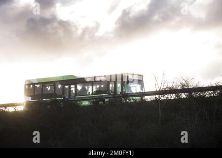 Un accident de train sur Storebæltsbroen au Danemark. 6 passagers sont morts. Le toit de remorques placées sur un train de marchandises sur le pont supérieur heurte ce matin le train de voyageurs sur le pont inférieur à Storebæltsbroen. Banque D'Images