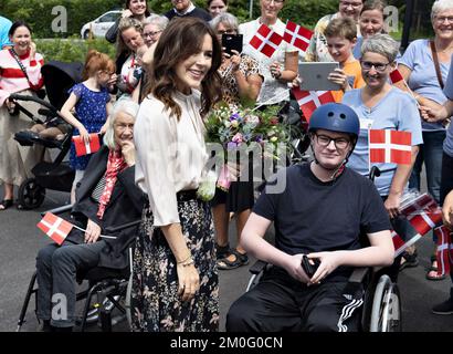 Sur 17 mai 2019 HRH la princesse Marie a visité la maison familiale de la Fondation Tryg au Centre neurologique Hammel. La nouvelle maison familiale donne aux enfants atteints de lésions cérébrales la possibilité de faire en sorte que leurs familles soient proches tout en recevant un traitement au Centre neurologique. Banque D'Images