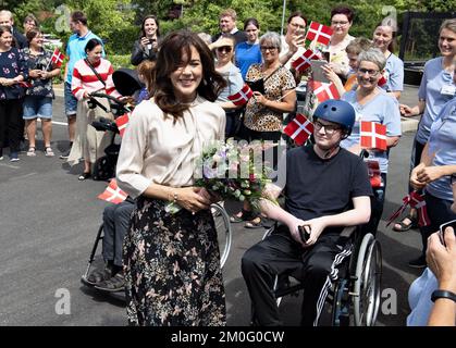 Sur 17 mai 2019 HRH la princesse Marie a visité la maison familiale de la Fondation Tryg au Centre neurologique Hammel. La nouvelle maison familiale donne aux enfants atteints de lésions cérébrales la possibilité de faire en sorte que leurs familles soient proches tout en recevant un traitement au Centre neurologique. Banque D'Images