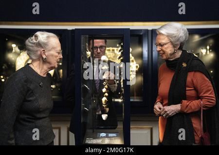 La reine Margrethe et la princesse Benedikte ouvrent le nouveau trésor permanent la salle de Fabergé au Musée Amalienborg, vendredi, 7 février 2020. La Chambre de Fabergé expose des joyaux russes, ainsi qu'une sélection de joyaux de la Couronne danoise, mettant l'accent sur les liens étroits entre les monarchies danoises et russes. (Photo: IDA Guldbæk Arentsen / Scanpix 2020) Banque D'Images