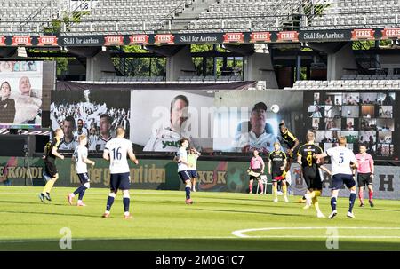 Écran du match Super League 3F entre AGF et Randers FC au parc Ceres à Aarhus, le jeudi 28 mai 2020. Le match est le premier après le shutdown pendant la crise corona et se joue sans spectateurs et avec restrictions .. (Photo: Henning Bagger / Ritzau Scanpix) Banque D'Images