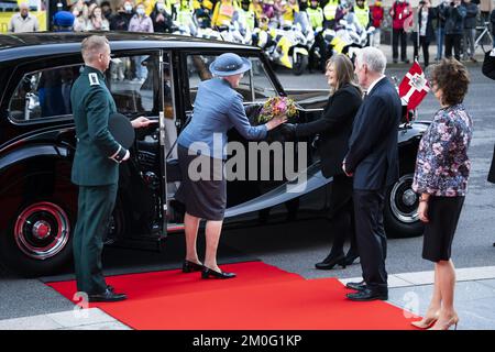 La reine Margrethe arrive pour l'ouverture officielle du Parlement danois, mardi, 6 octobre 2020. L'ouverture officielle du Parlement et le début d'une nouvelle année de session se font toujours le premier mardi d'octobre. La famille royale danoise joue un rôle passif dans l'ouverture annuelle du Parlement. Avant la cérémonie, le gouvernement et les députés assistent à un service auquel la famille royale n'assiste pas. (Photo: Martin Sylvest / Ritzau Scanpix). Banque D'Images