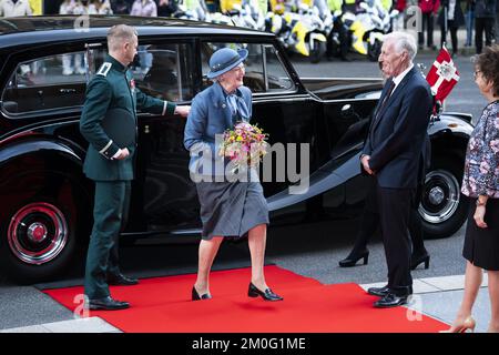 La reine Margrethe arrive pour l'ouverture officielle du Parlement danois, mardi, 6 octobre 2020. L'ouverture officielle du Parlement et le début d'une nouvelle année de session se font toujours le premier mardi d'octobre. La famille royale danoise joue un rôle passif dans l'ouverture annuelle du Parlement. Avant la cérémonie, le gouvernement et les députés assistent à un service auquel la famille royale n'assiste pas. (Photo: Martin Sylvest / Ritzau Scanpix). Banque D'Images