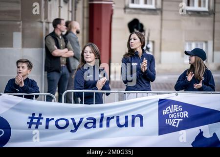 La princesse Marie, la princesse Isabella, le prince Vincent et la princesse Josephine attendent le prince héritier Frederik par la ligne d'arrivée pendant la course royale à Copenhague. Dimanche, 12 septembre 2021. (Photo: Mads Claus Rasmussen/Ritzau Scanpix) Banque D'Images