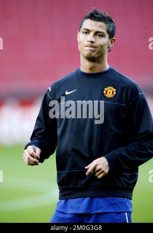 Cristiano Ronaldo, joueur de Manchester United, est vu lors d'une séance d'entraînement le lundi 29 septembre 2008 à Aalborg, avant le match de la Ligue des Champions contre l'équipe danoise Aalborg, mardi à Aalborg, au Danemark. (AP photo/Polfoto/Mick Anderson) ** DANEMARK OUT ** Banque D'Images