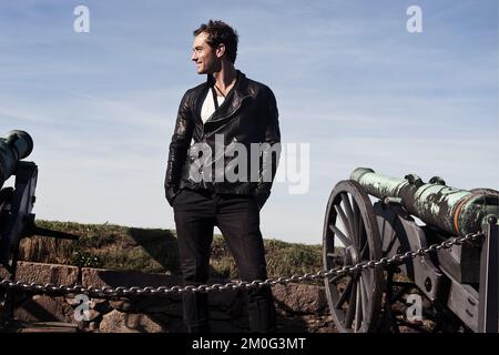 Jude Law et l'équipe d'entrepôt de Donmar à Elsinore, au Danemark, avant la mise en scène du Hamlet de Shakespeare au château de Kronborg Banque D'Images