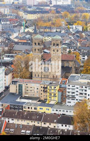 Église catholique romaine Saint-Heribert, vue d'en haut à la tour du triangle de Cologne. Koln Cologne, Rhénanie-du-Nord-Westfalia, Allemagne de l'Ouest Banque D'Images