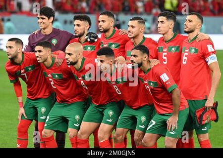 Al Rajjan, Qatar. 06th décembre 2022. Football, coupe du monde, Maroc - Espagne, finale, ronde de 16, Stade de la ville d'éducation, l'équipe du Maroc avant le match. Crédit : Robert Michael/dpa/Alay Live News Banque D'Images