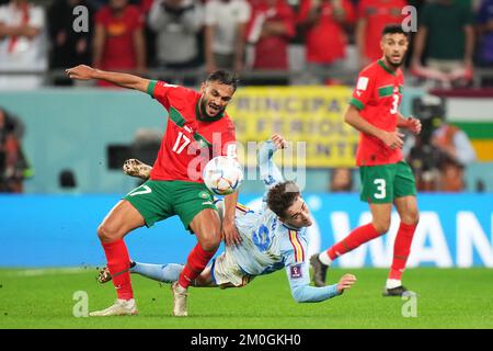 Pablo Martin Gavi, d'Espagne, et Sofiane Boufal, du Maroc, lors du ...