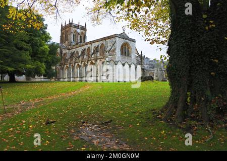 Vue extérieure de l'église de l'abbaye de Milton Abbas, Dorset, Royaume-Uni - John Gollop Banque D'Images